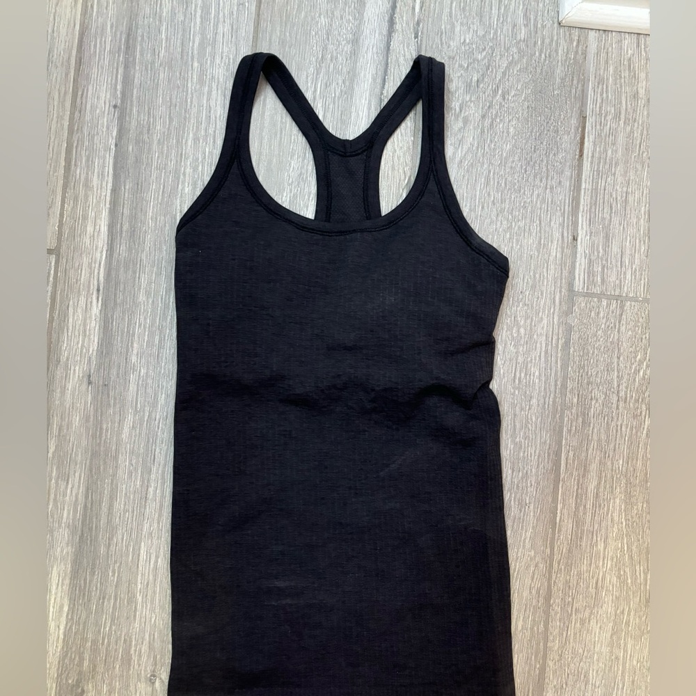 Lululemon tank top size 2 in black!